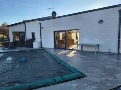 Haus 140 m², Grandići - ebenerdige Immobilie mit Pool - 2