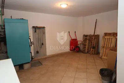 House 345 m², Pula Centar - commercial space and apartment - 16