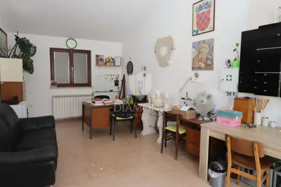 House 345 m², Pula Centar - commercial space and apartment - 14