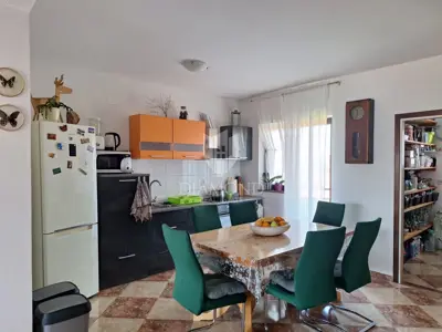 House 345 m², Pula Centar - commercial space and apartment