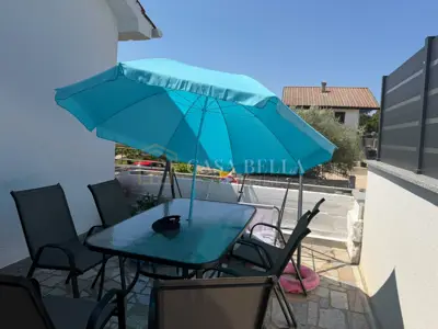 Stan 39 m², Krk - terasa 28 m² i djelomičan pogled na more - 10