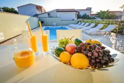 Villa drugi red do mora, otok Vir - 12