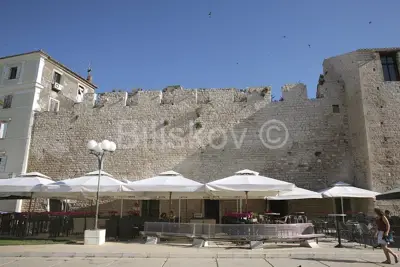 Gewerbeobjekt 900 m², Trogir - historische Palast an der Uferpromenade - 2