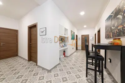 Stan, Pula Centar, 4 studio apartmana i parkirno mjesto - 1