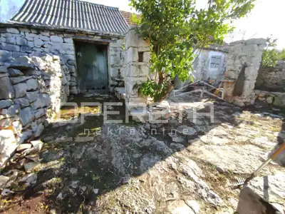 Imanje 1.078 m², Drvenik Veliki - građevinska zona - 12