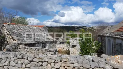 Imanje 1.078 m², Drvenik Veliki - građevinska zona - 14