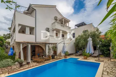 Hausetage 154 m², Njivice - Pool, Terrasse und Studio-Apartment