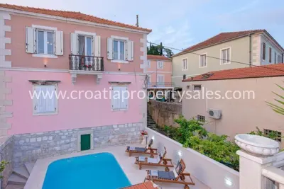 Vila 600 m², Otok Hvar - prvi red do mora - 8
