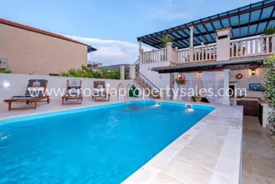 Vila 600 m², Otok Hvar - prvi red do mora