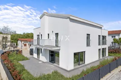 House 365 m², Poreč - two residential units - 2