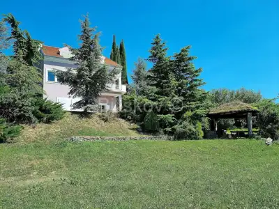 Haus 616 m², Dedići - Nähe der britischen Schule und Blick auf Sljeme