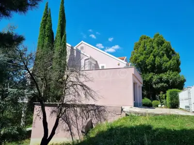 Haus 616 m², Dedići - Nähe der britischen Schule und Blick auf Sljeme - 9