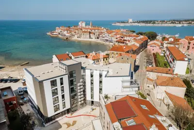 Wohnung 98 m², Umag, nur wenige Schritte vom Meer und vom Strand entfernt