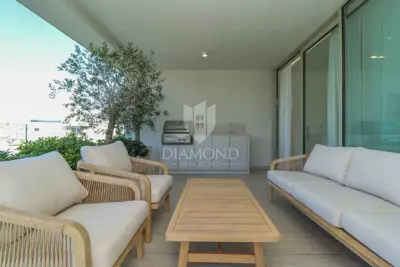 Apartment 126 m², Novigrad center - sea view and 2 parking spaces - 2