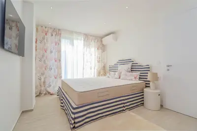 Apartment 126 m², Novigrad center - sea view and 2 parking spaces - 17