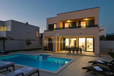 Vila 150 m², Novalja - bazen i pogled na more