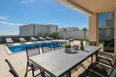 Vila 150 m², Novalja - bazen i pogled na more - 3