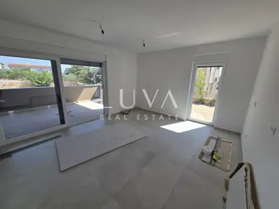 Novalja, moderna novogradnja, stan A1/Z1, NKP 79 m²