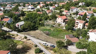 Building plot 1,285 m², Viškovo - by the road - 2