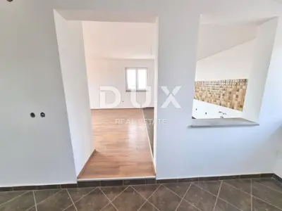 Haus 104 m², Marčana - zweigeschossige Wohnung und 2 Garagen