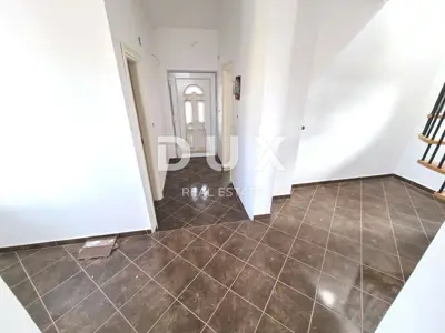 Haus 104 m², Marčana - zweigeschossige Wohnung und 2 Garagen - 3
