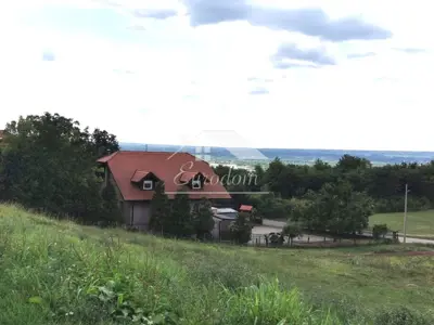 Kuća u Bizeku, 1.197 m², voćnjak i mirno okruženje