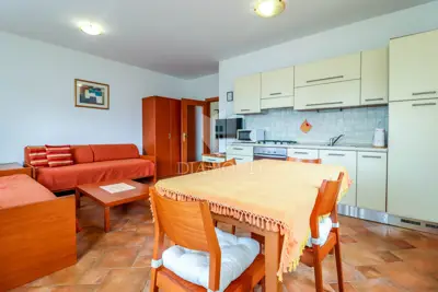 Stan u Rovinju, blizu plaže Cuvi, namješten i mirna lokacija - 3