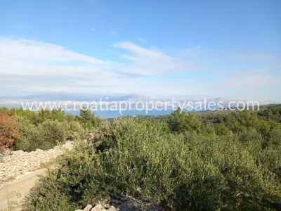 Poljoprivredno zemljište 10.970 m², Otok Brač - pogled na more