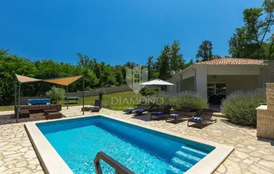 Villa 206 m², Labin - pool and privacy - 2