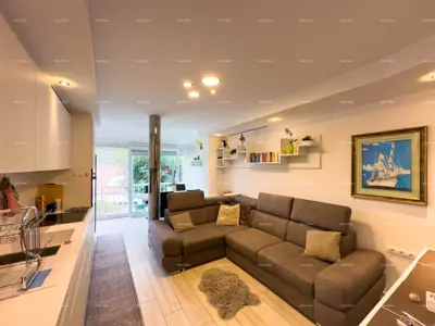 Apartment in Duga Uvala, renovated and furnished with custom-made furniture - 2