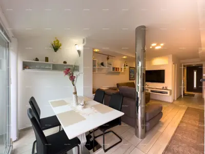 Apartment in Duga Uvala, renovated and furnished with custom-made furniture - 19