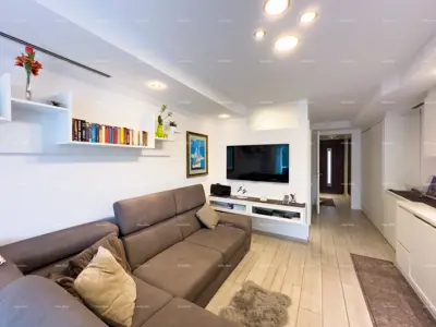 Apartment in Duga Uvala, renovated and furnished with custom-made furniture - 13