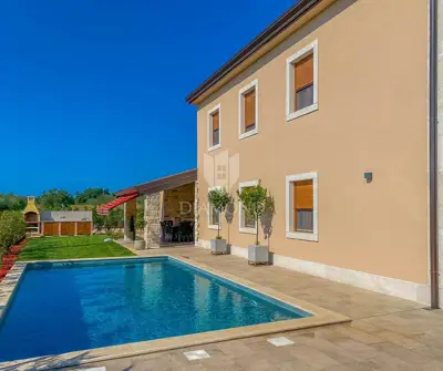 Vila 194 m², Novigrad - bazen i pogled na more