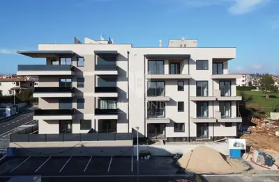 Stan 73 m², Poreč - 2 spavaće sobe i natkrivena terasa - 2