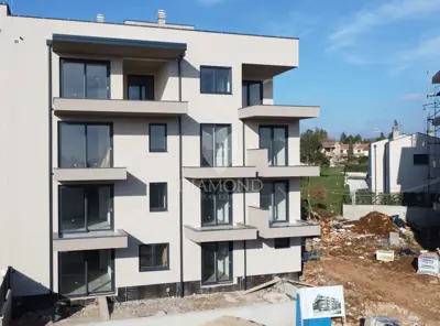 Stan 73 m², Poreč - 2 spavaće sobe i natkrivena terasa - 22