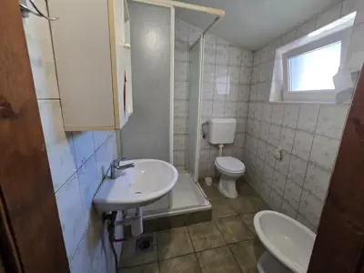 House 164 m², center of Brtonigla, 2 residential units - 11