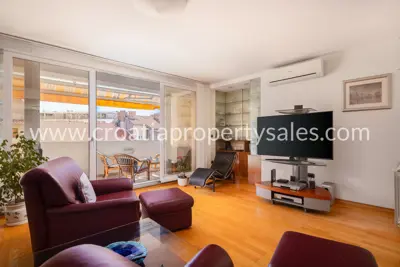 Apartment 150 m², Split center - two-level with city views - 5