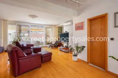 Apartment 150 m², Split center - two-level with city views - 4