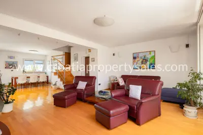 Apartment 150 m², Split center - two-level with city views - 3