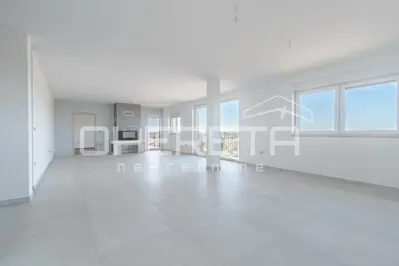Stan 116 m², Rovinj - 3 sobe, terasa s pogledom