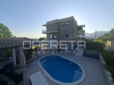 Villa s bazenom, zatvorenim kominom i pogledoma na Split - 14