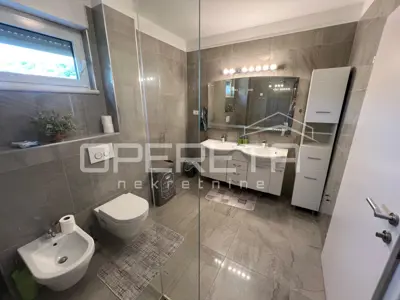 Villa s bazenom, zatvorenim kominom i pogledoma na Split - 12