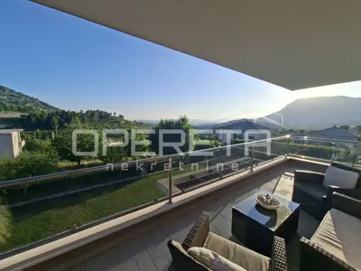 Villa s bazenom, zatvorenim kominom i pogledoma na Split - 2