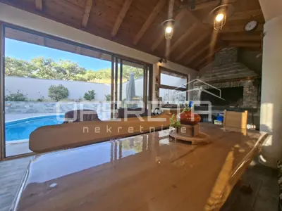 Villa s bazenom, zatvorenim kominom i pogledoma na Split - 15