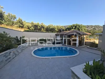 Villa s bazenom, zatvorenim kominom i pogledoma na Split - 13