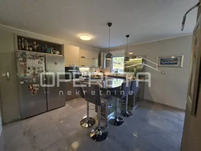 Villa s bazenom, zatvorenim kominom i pogledoma na Split - 9