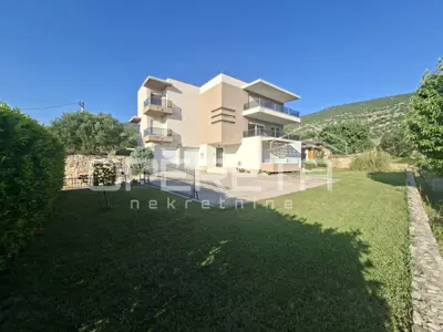 Villa mit Pool, geschlossenem Kamin und Blick auf Split