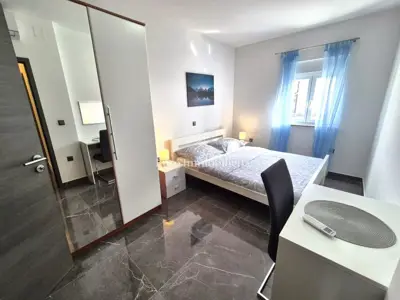 Samostojeća prizemnica s bazenom - 12
