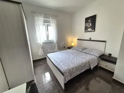Samostojeća prizemnica s bazenom - 17