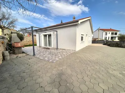 Samostojeća prizemnica s bazenom - 3